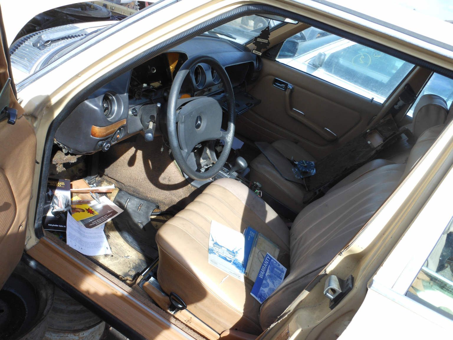 Mit Sack und Pack und Papieren weggeworfen ...