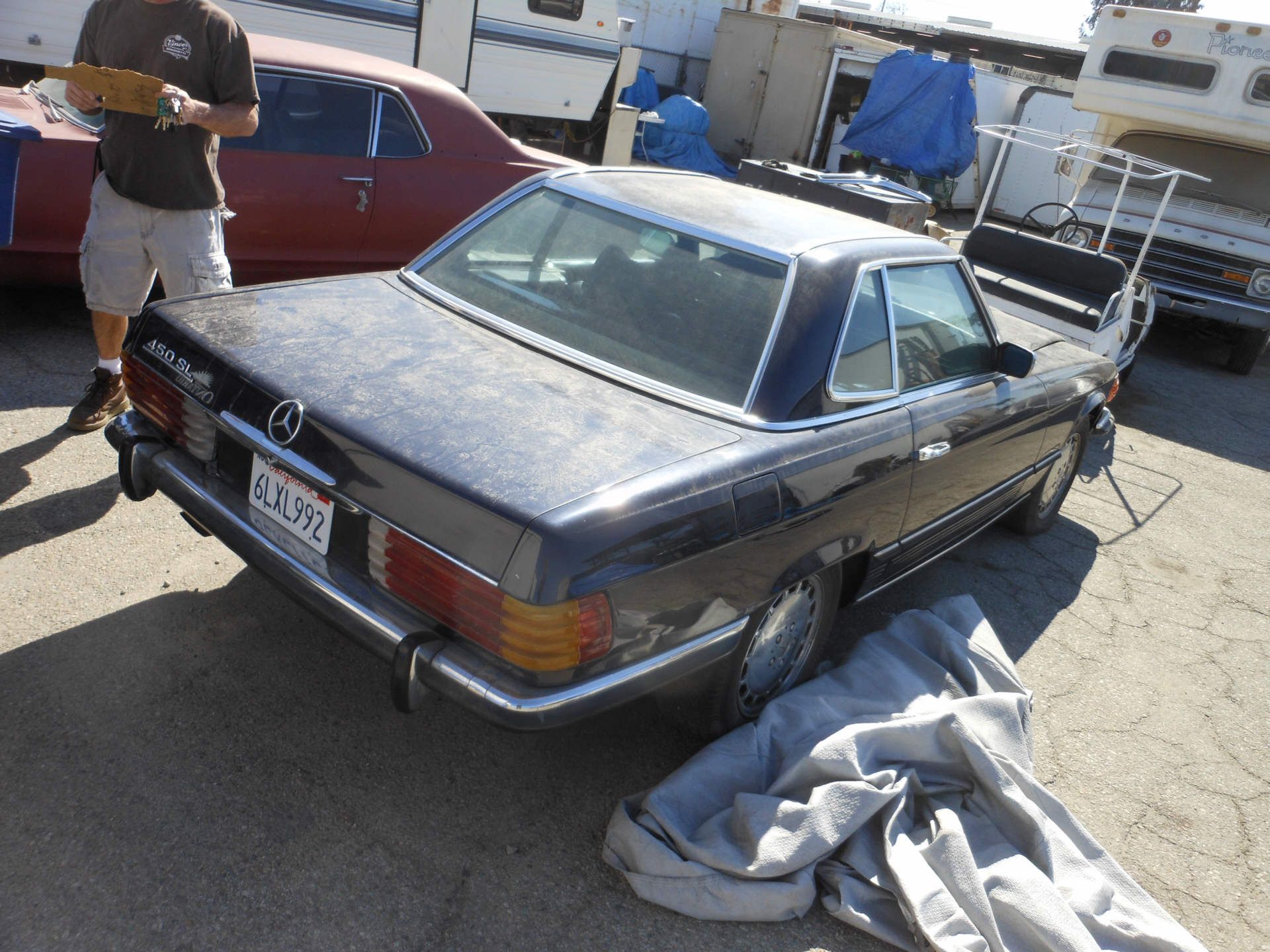 Beschreibung auf Pappkartonschnipsel