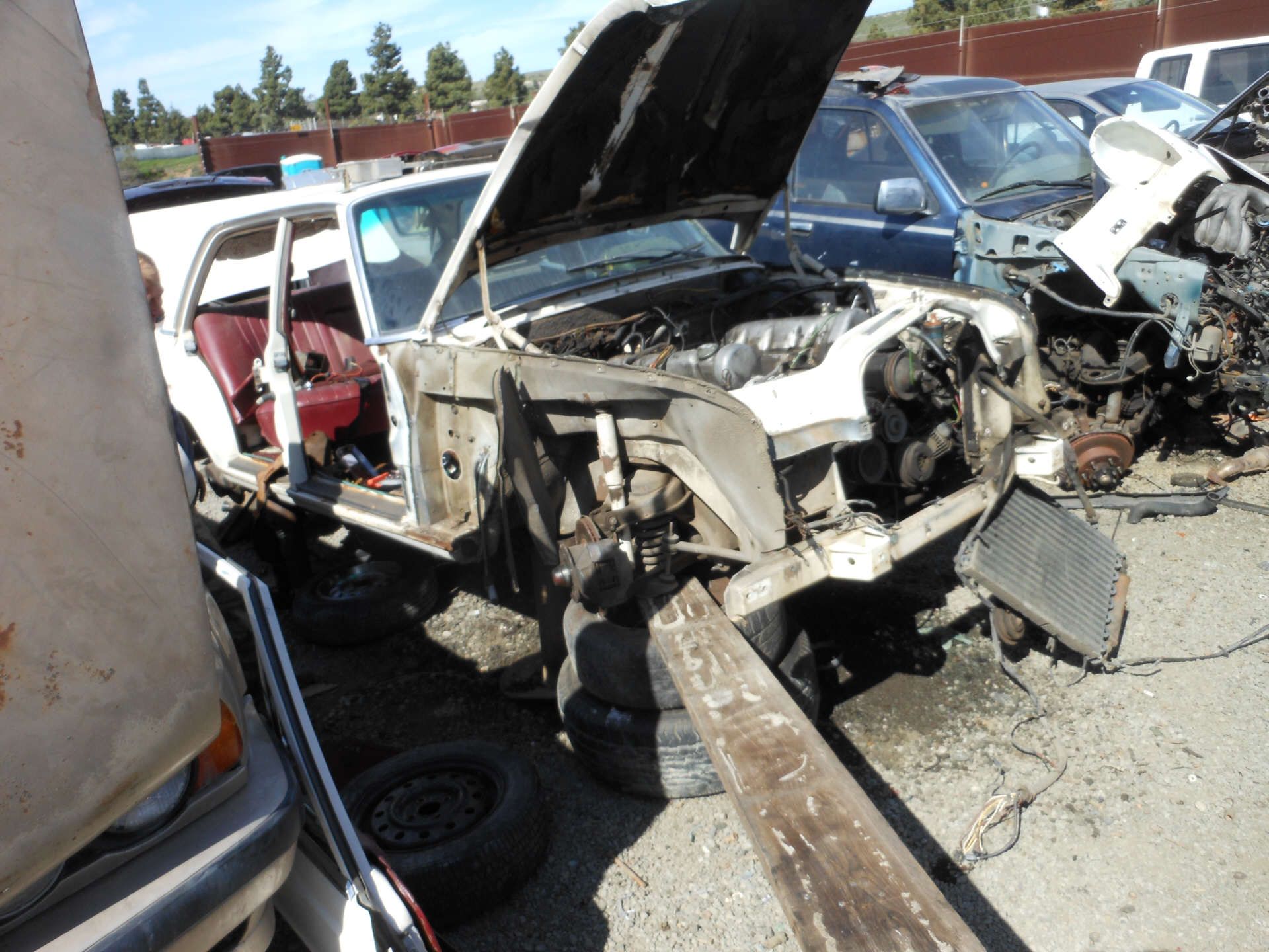 Zerren Hebeln Wuchten um die Stützen zu versetzen
