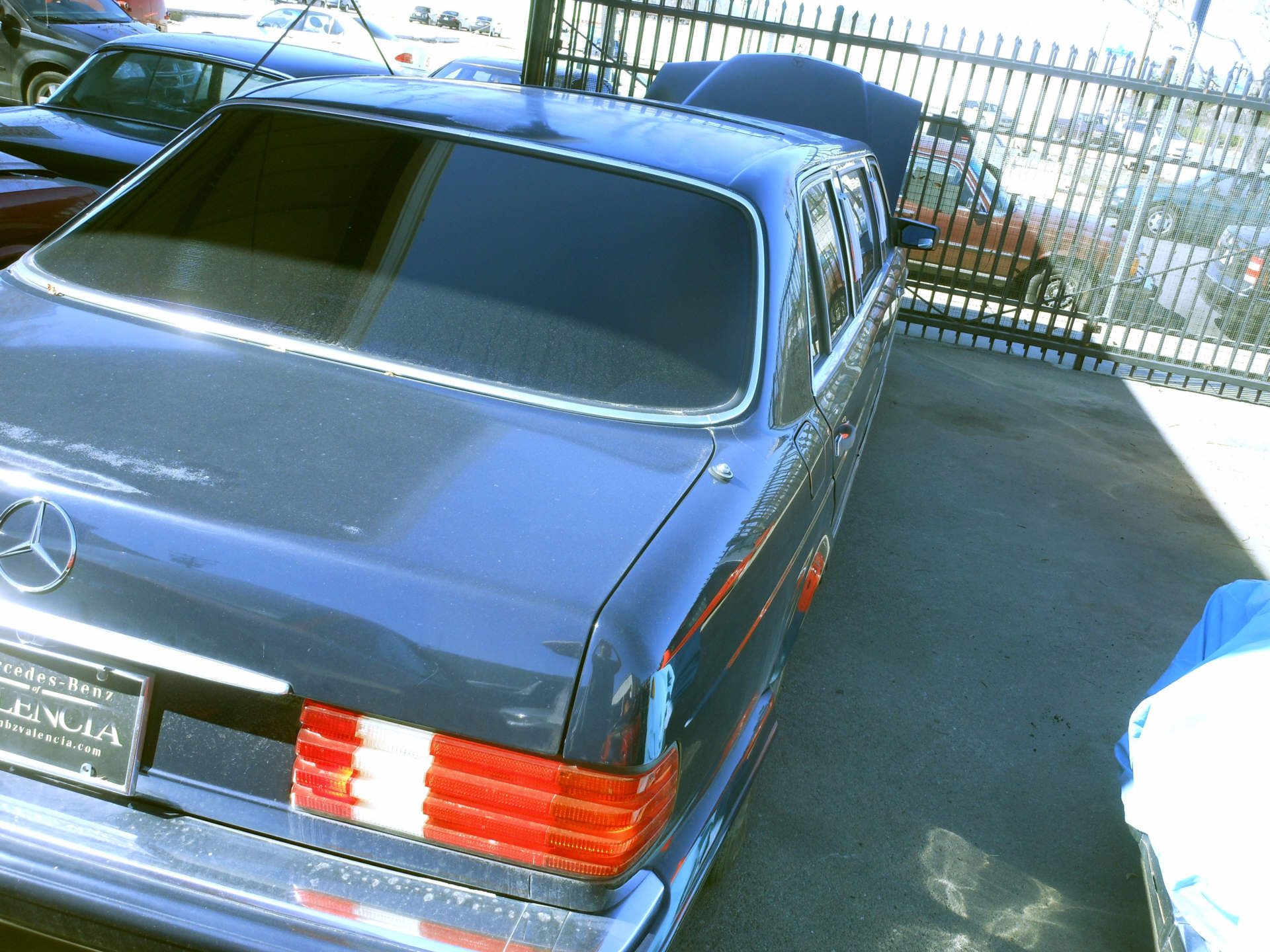 ... mit Schiebedach hinten ...