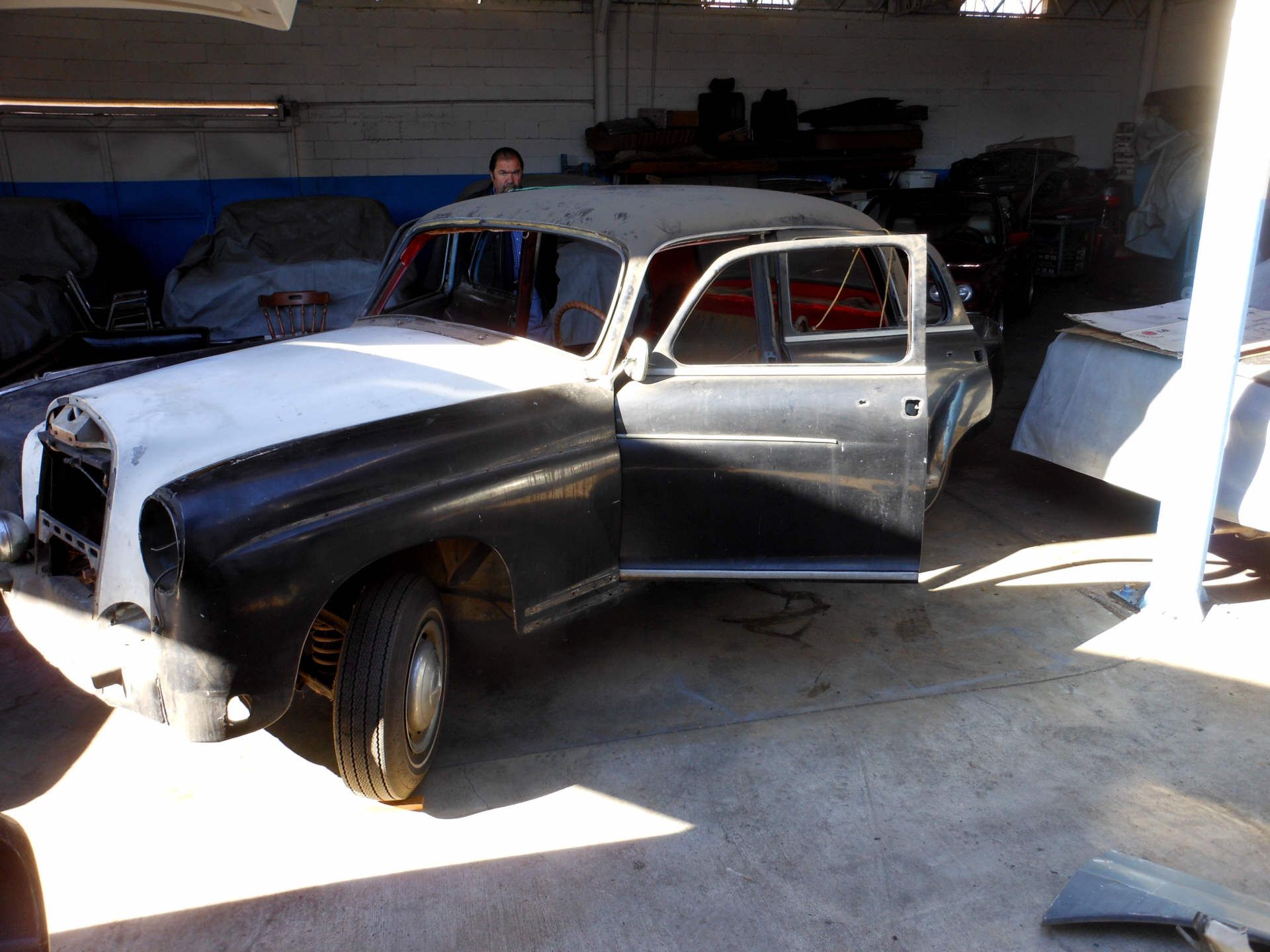 Rohkarossen als Ersatzcontainer.