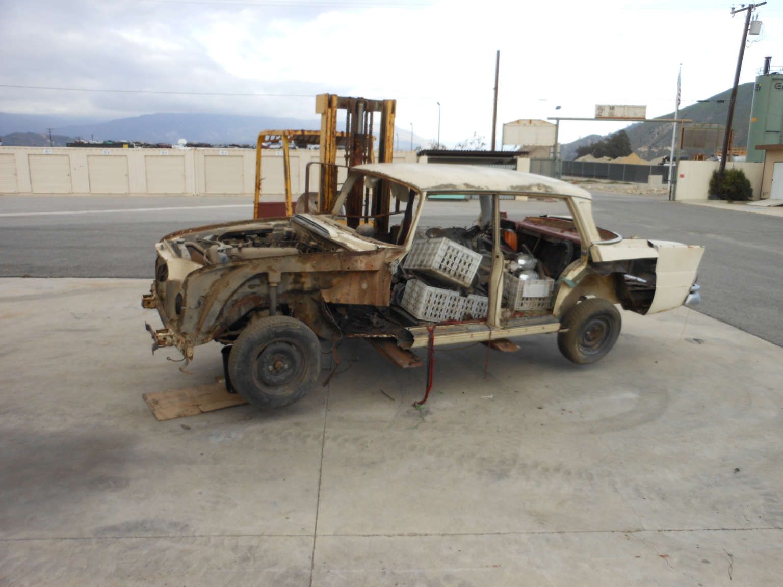 Allabendliche Aufräumaktion mit dem Stapler ...