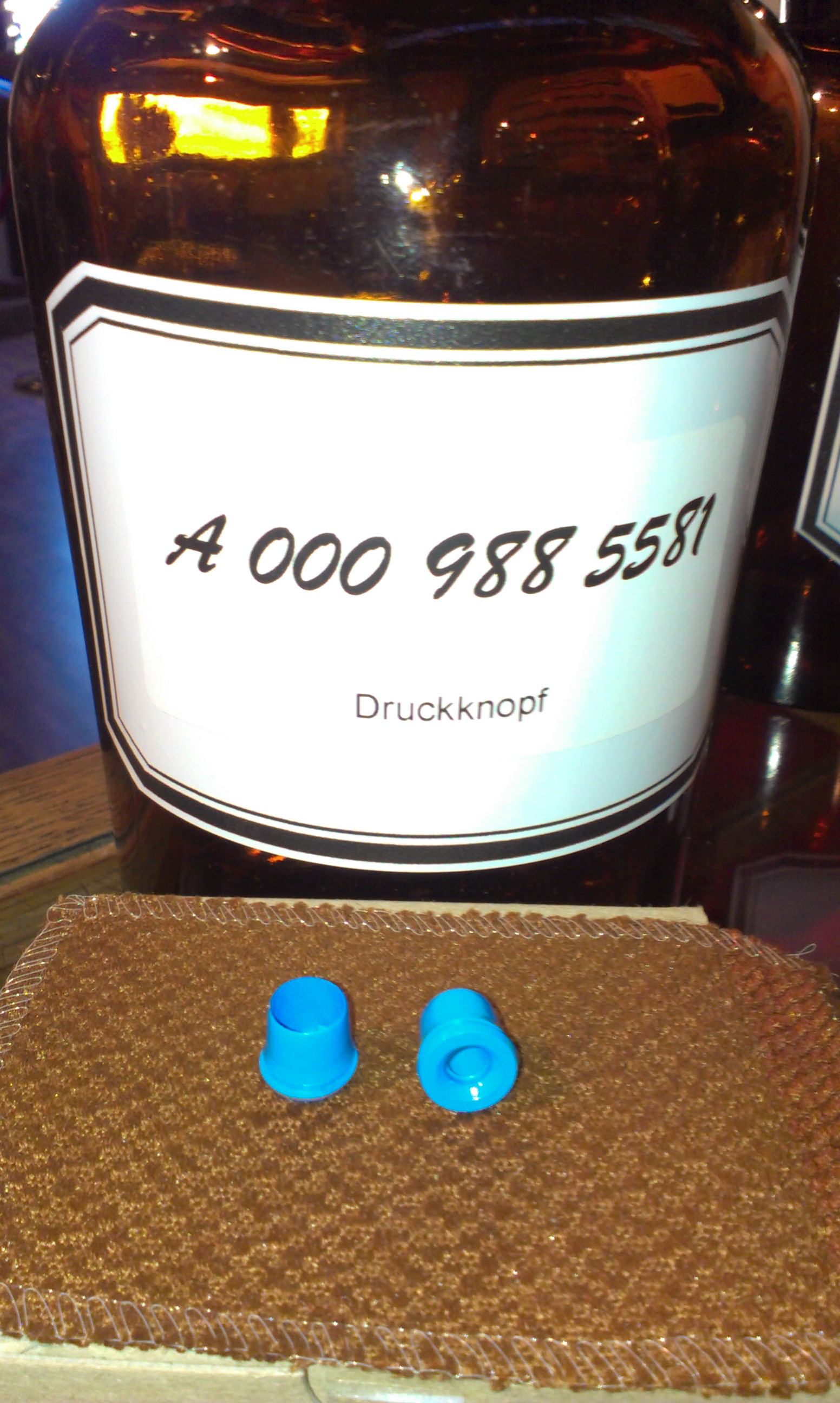 0009885581