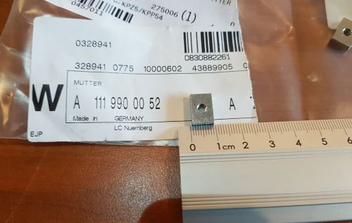 111 990 0052   Mutter Scheinwerferbestigung