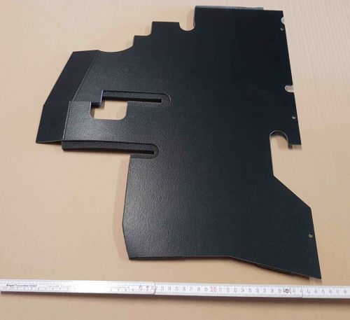 115 687 0709   Verkleidung unter Armaturenbre